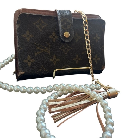 Louis Vuitton Monogram Zippy Crossbody Clutch Brown Leather Pearl & Gold Chain🎉 - Picture 2 of 11